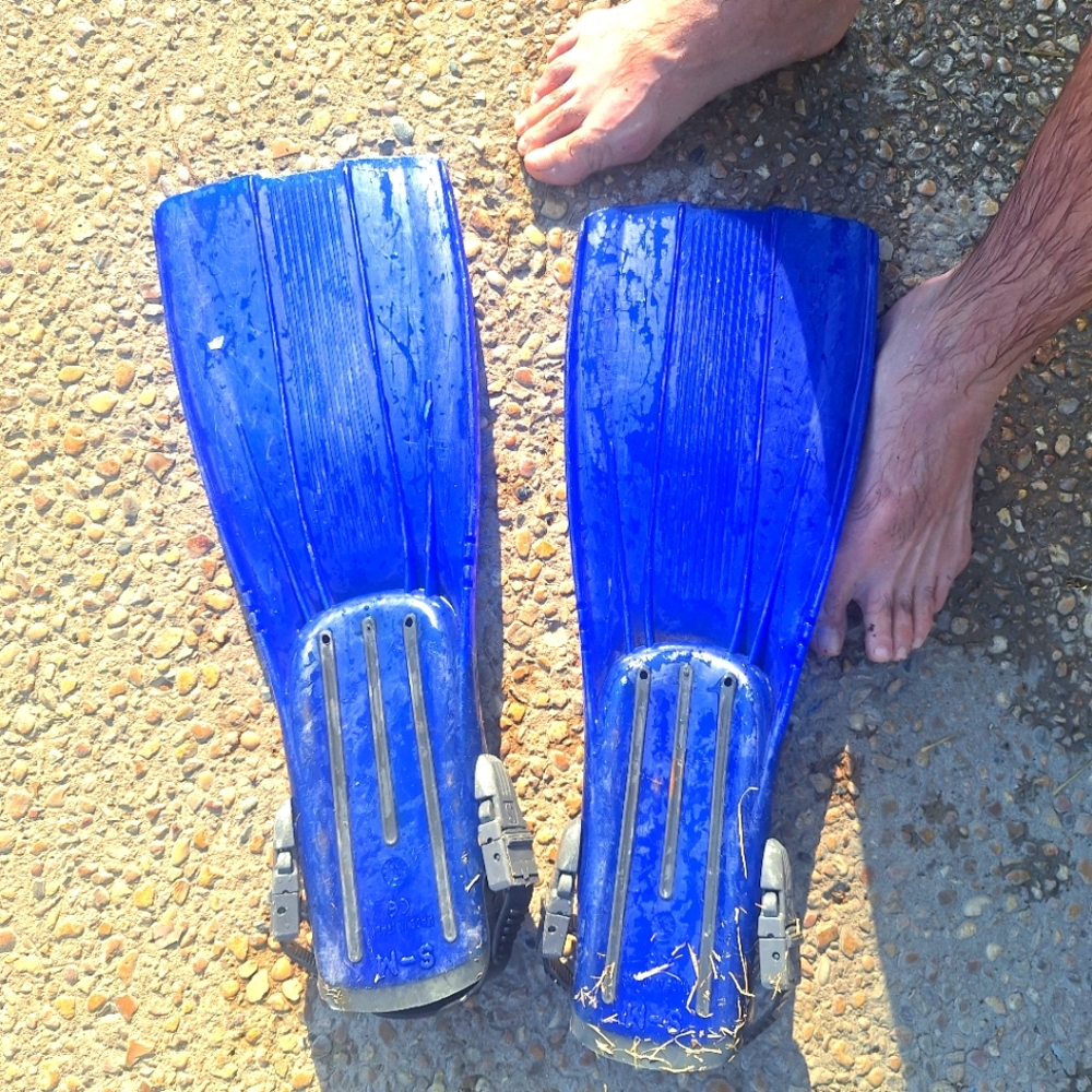 scuba pro fins s-medium  great used shape